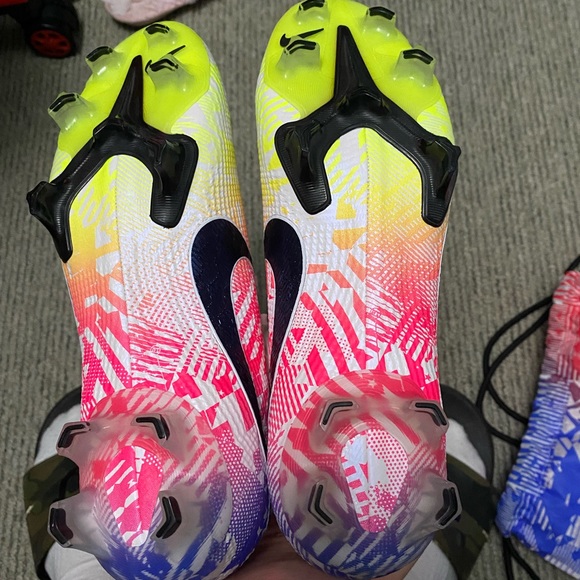 Nike Mercuial Vapour 13 Elite Soccer Shoes - Picture 4 of 4